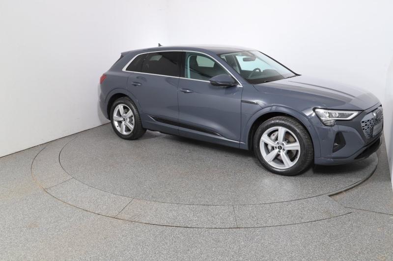 Audi Q8 50 e-tron quattro business