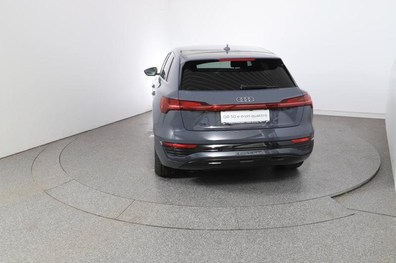 Audi Q8 50 e-tron quattro business