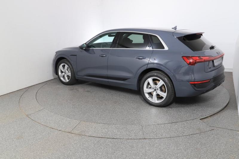Audi Q8 50 e-tron quattro business