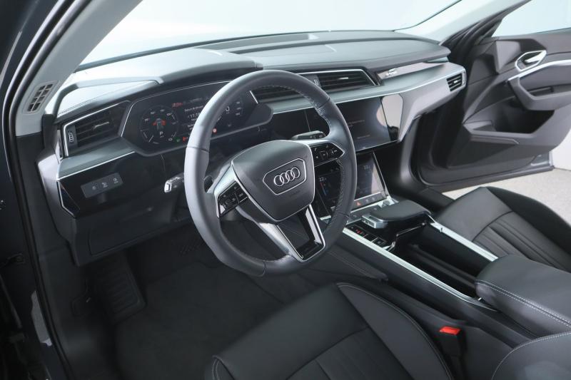 Audi Q8 50 e-tron quattro business