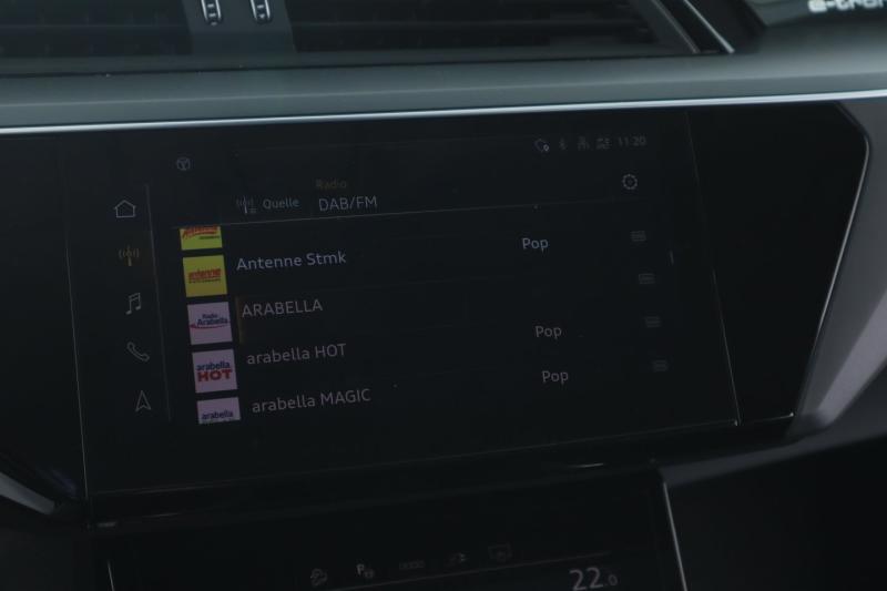 Audi Q8 50 e-tron quattro business