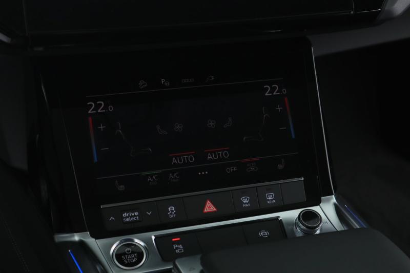 Audi Q8 50 e-tron quattro business