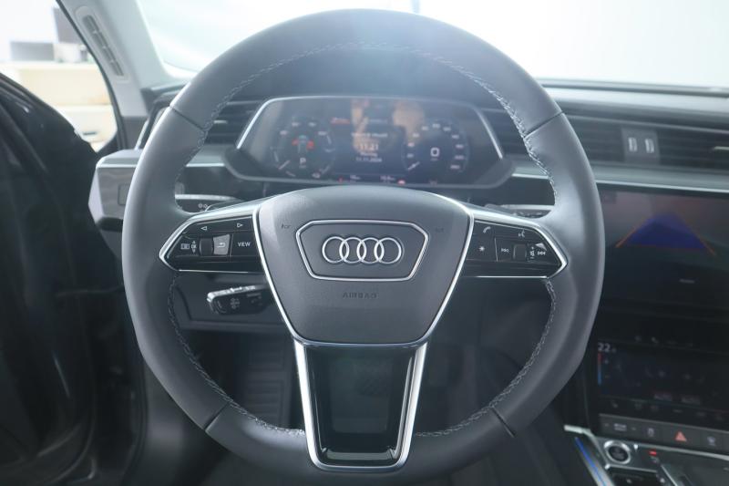 Audi Q8 50 e-tron quattro business