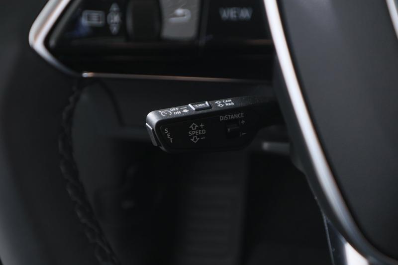 Audi Q8 50 e-tron quattro business
