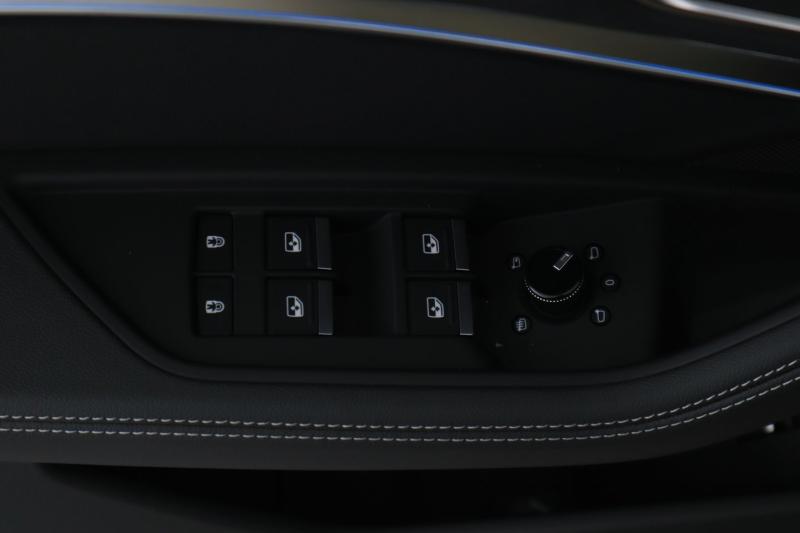 Audi Q8 50 e-tron quattro business