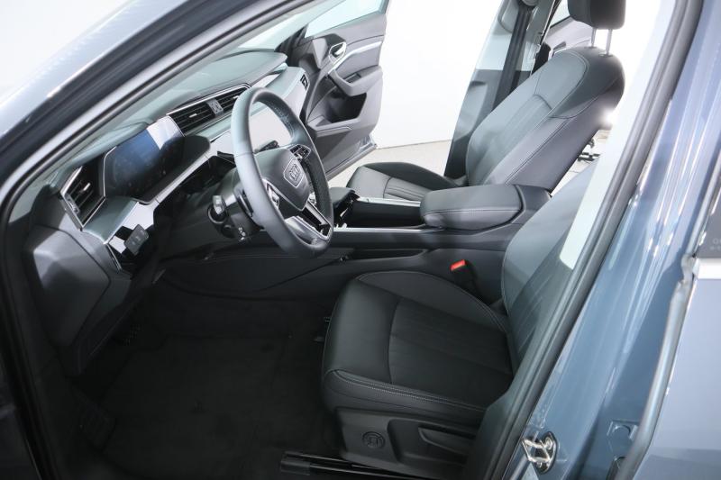 Audi Q8 50 e-tron quattro business