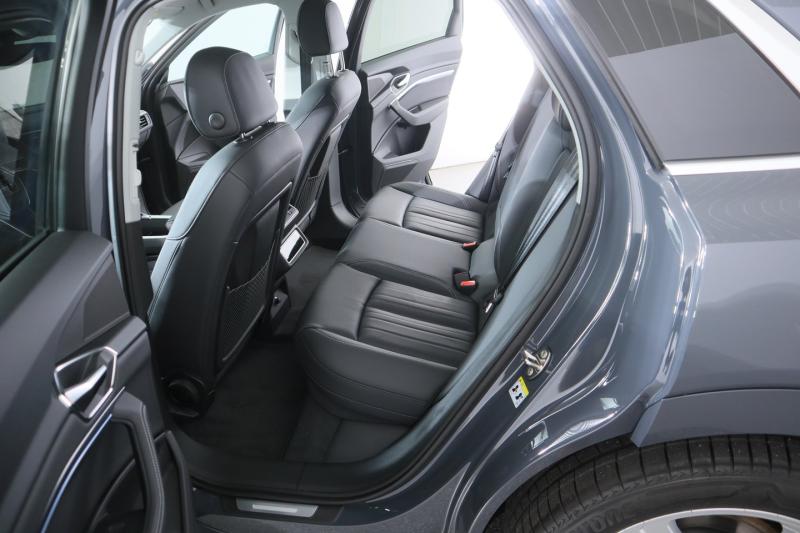 Audi Q8 50 e-tron quattro business