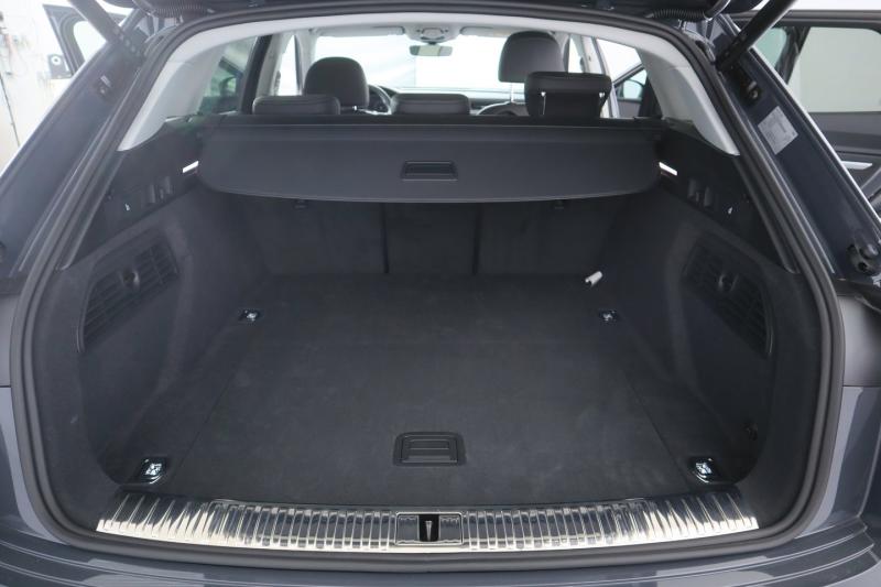 Audi Q8 50 e-tron quattro business