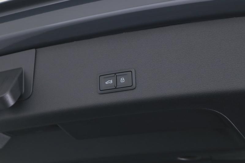 Audi Q8 50 e-tron quattro business