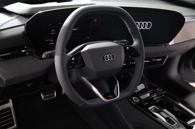 Audi A6 Avant e-tron quattro business