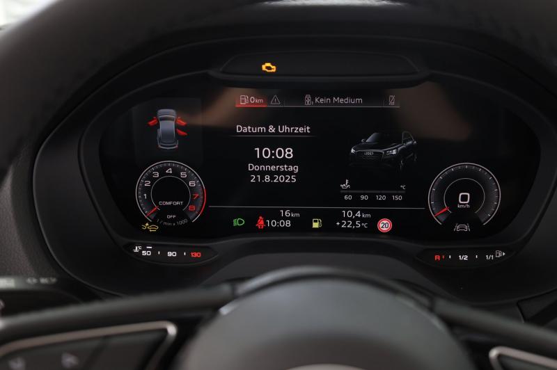Audi Q2 30 TFSI admired