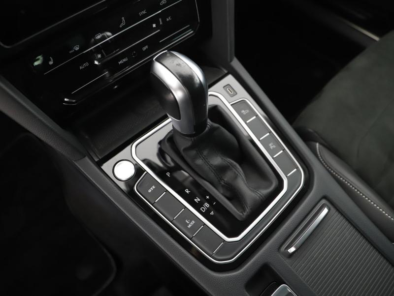 VW Passat GTE Variant