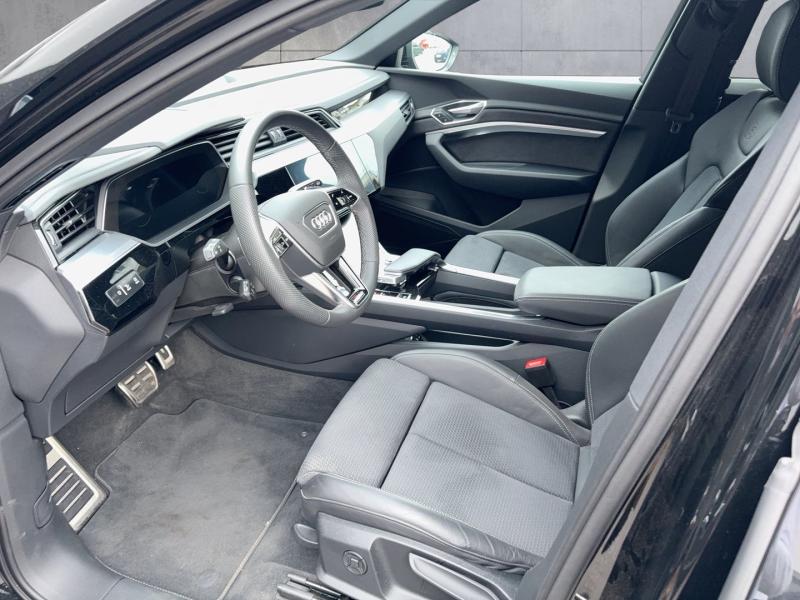 Audi Q8 55 e-tron quattro business