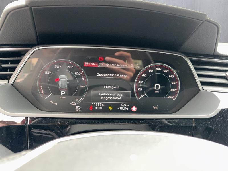 Audi Q8 55 e-tron quattro business