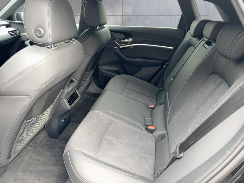 Audi Q8 55 e-tron quattro business