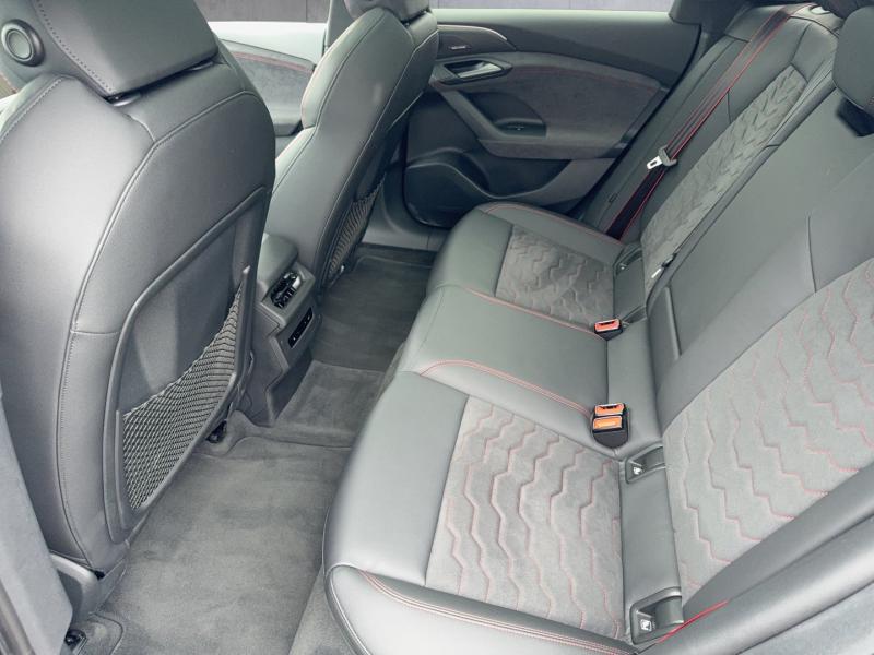 Audi A6 Sportback e-tron quattro business