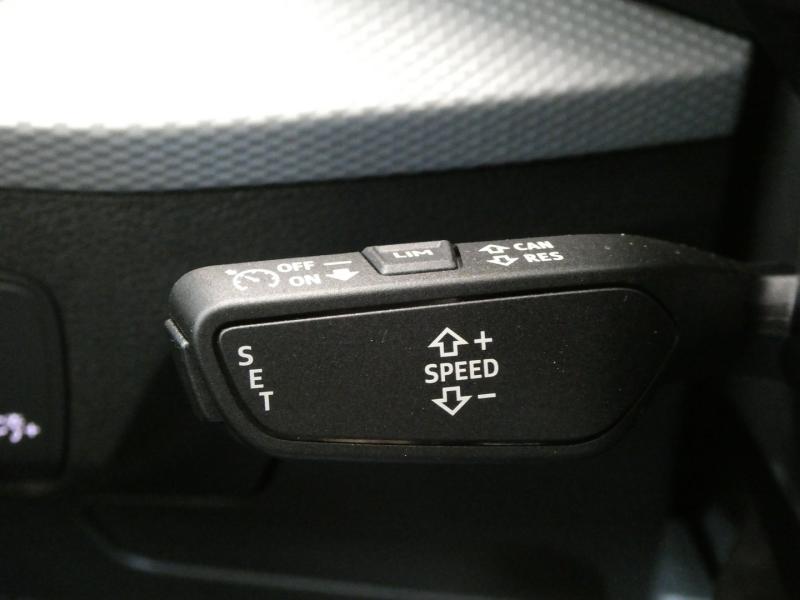 Audi Q2 30 TFSI admired