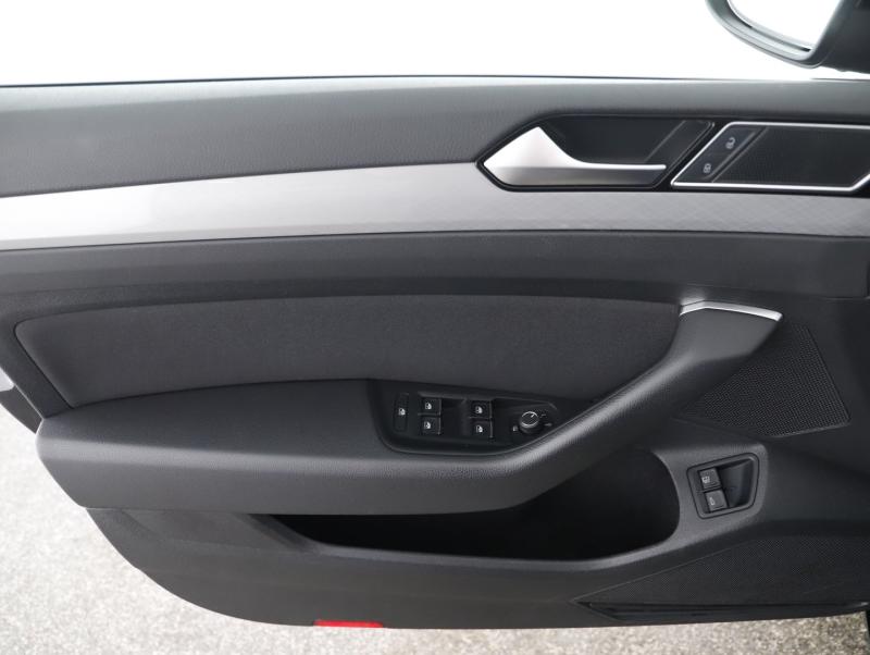 VW Passat GTE Variant