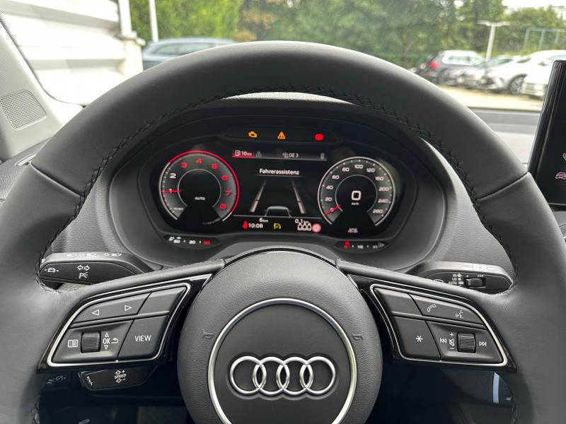 Audi Q2 30 TFSI admired