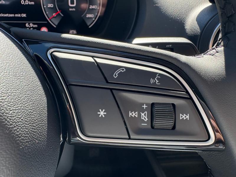 Audi Q2 30 TFSI admired