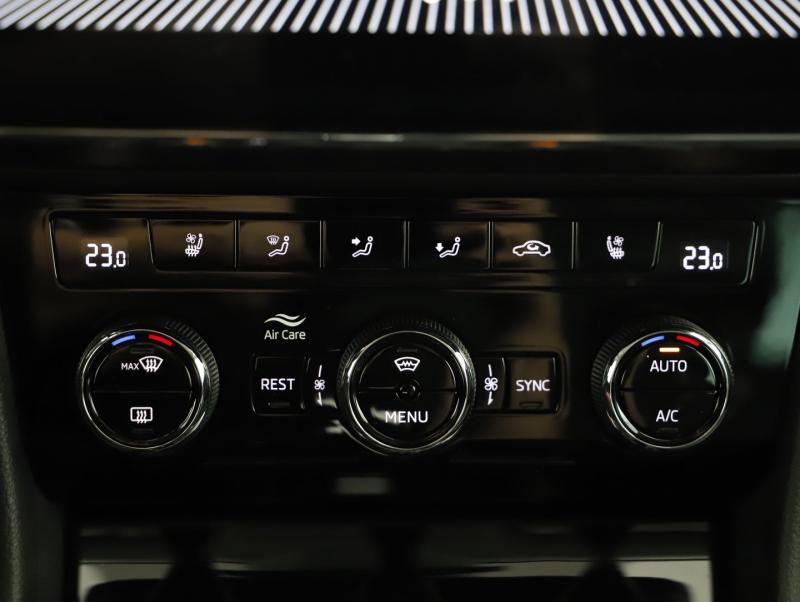 Škoda SUPERB Combi iV SPORTLINE DSG