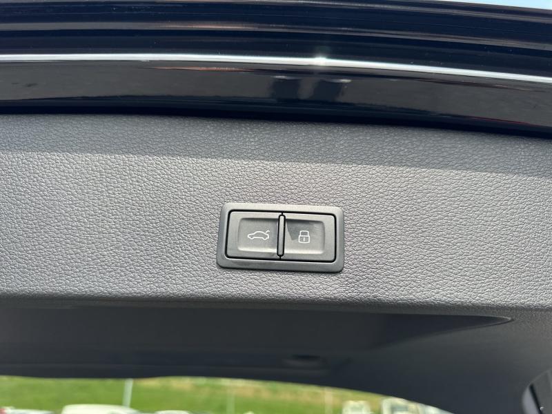 Audi Q2 30 TFSI admired