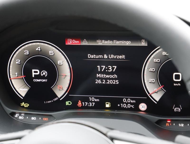 Audi Q2 35 TFSI admired