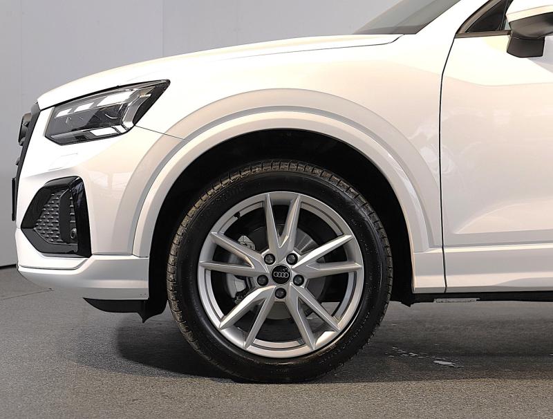Audi Q2 35 TFSI admired