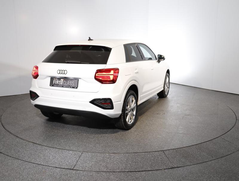 Audi Q2 35 TFSI admired