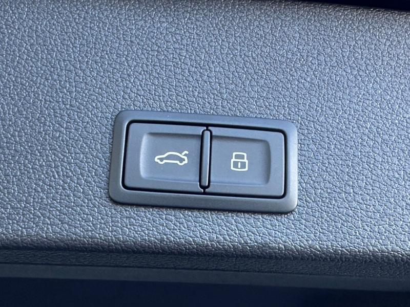 Audi Q2 35 TFSI admired