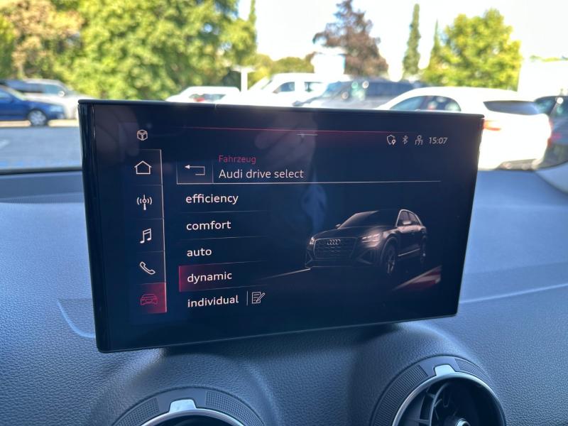 Audi Q2 35 TFSI admired