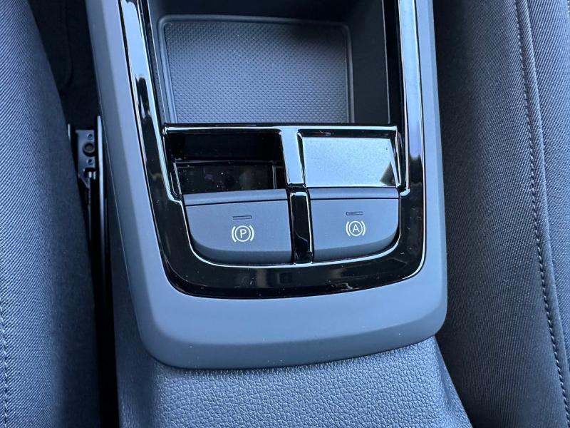 Audi Q2 35 TFSI admired