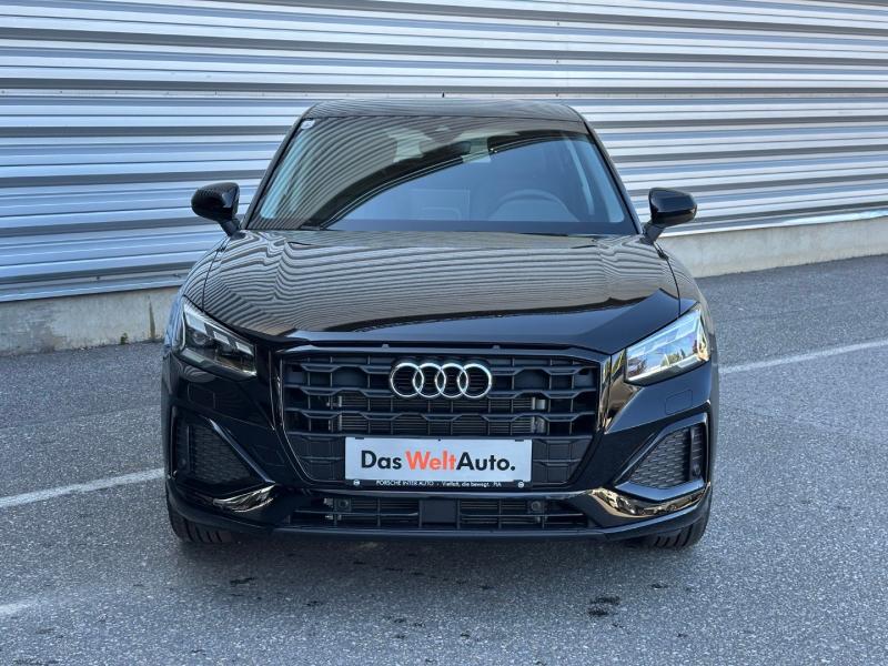 Audi Q2 35 TFSI admired