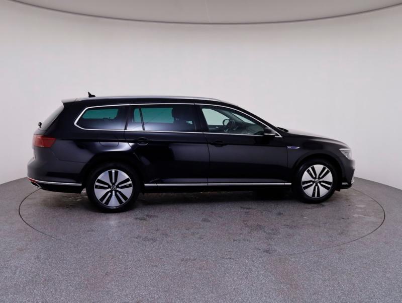 VW Passat GTE Variant