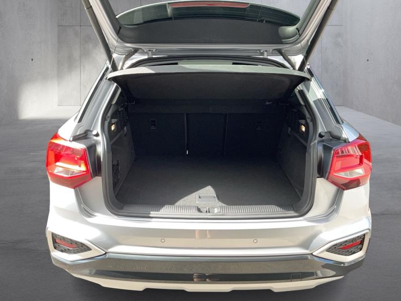 Audi Q2 35 TFSI admired