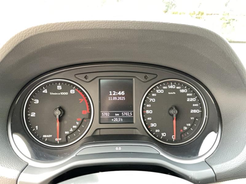 Audi Q2 35 TFSI admired