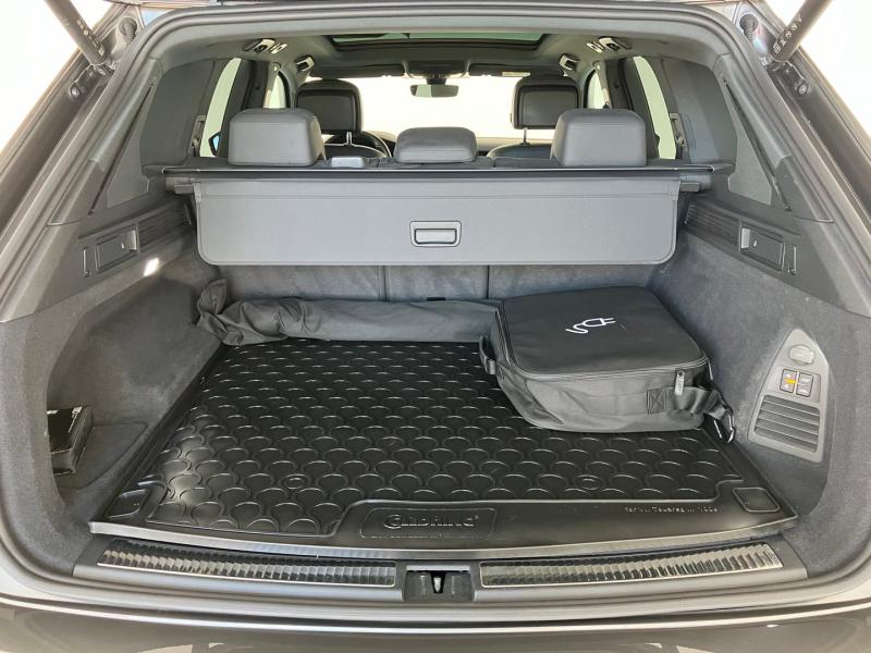 VW Touareg R eHybrid 4MOTION