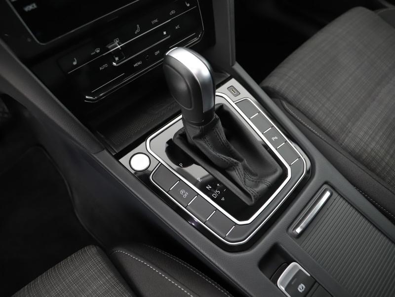 VW Passat Variant Business TDI SCR DSG