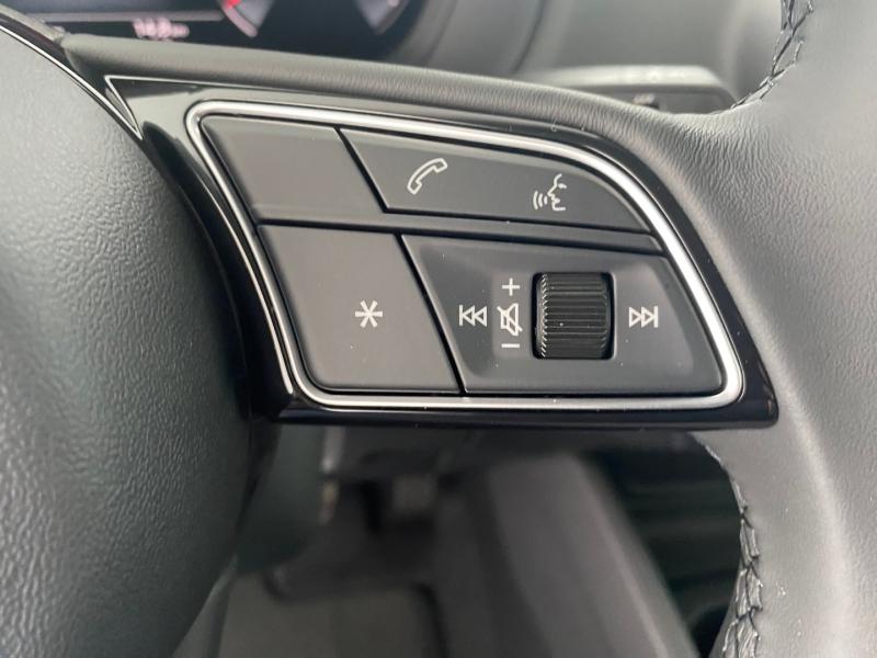 Audi Q2 30 TFSI admired