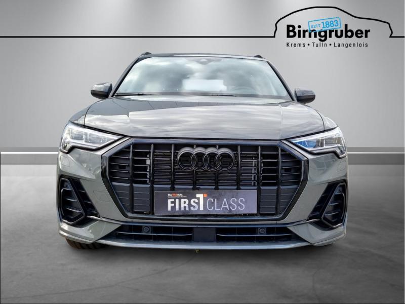 Audi Q3 35 TFSI admired
