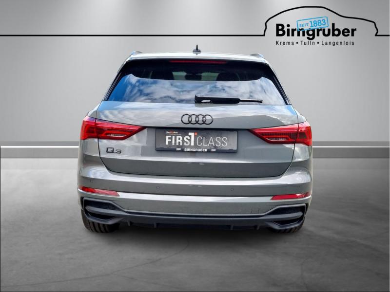 Audi Q3 35 TFSI admired