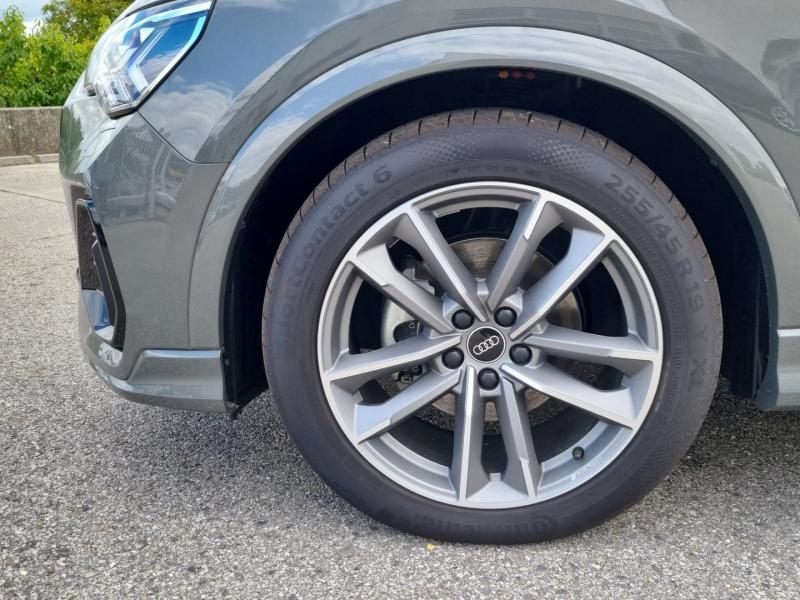Audi Q3 35 TFSI admired