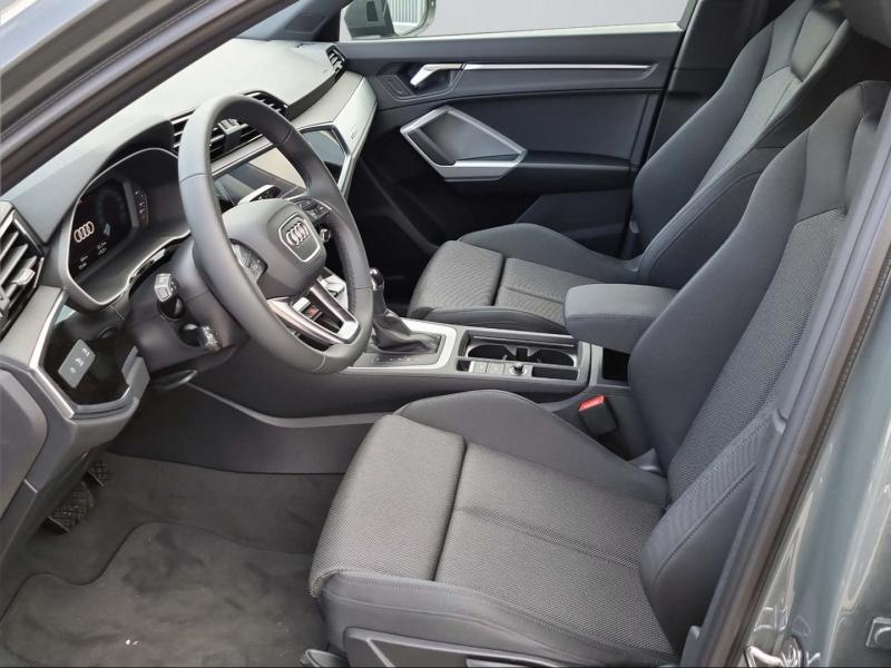 Audi Q3 35 TFSI admired