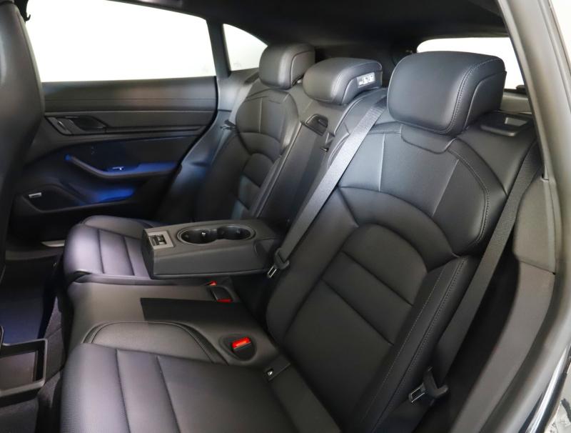 Porsche Taycan 4S Cross Turismo