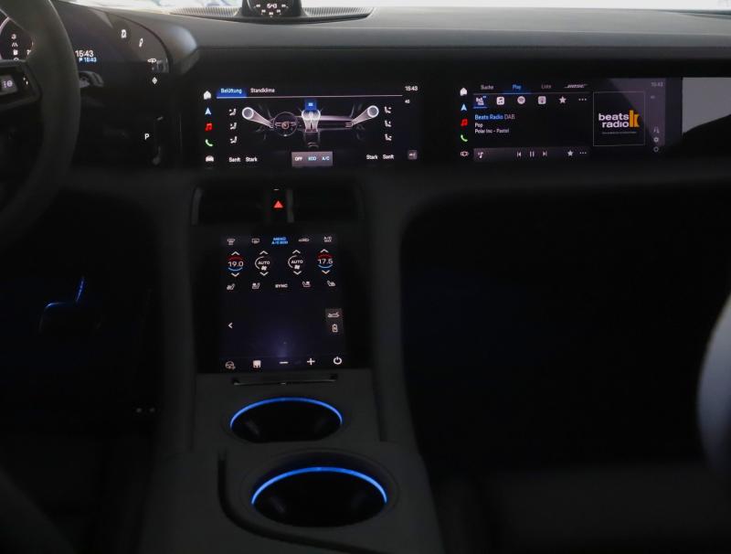 Porsche Taycan 4S Cross Turismo