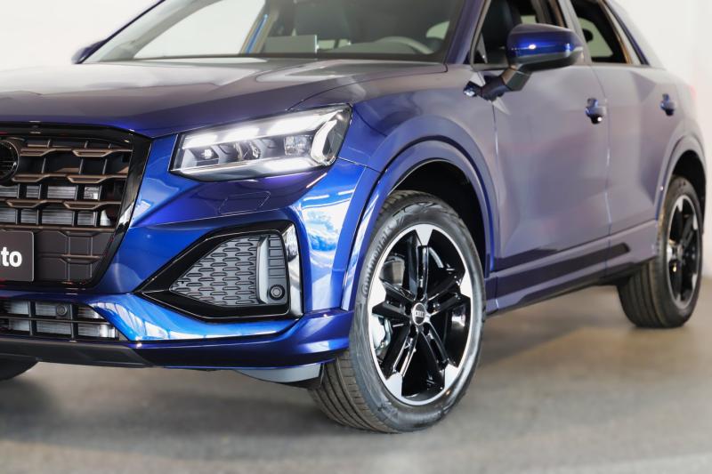 Audi Q2 35 TFSI admired