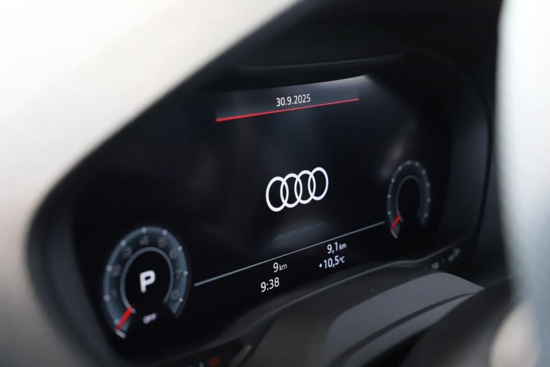 Audi Q2 35 TFSI admired