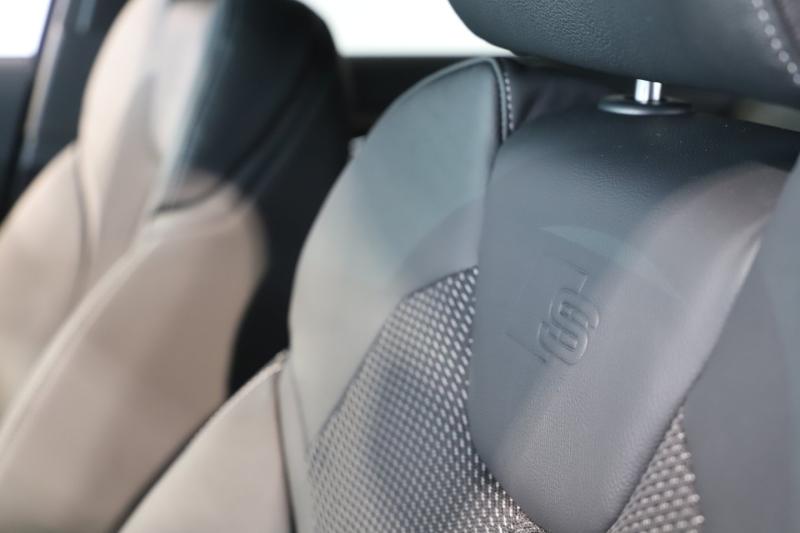 Audi Q2 35 TFSI admired