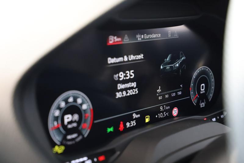 Audi Q2 35 TFSI admired