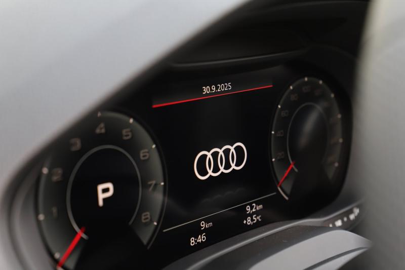 Audi Q2 35 TFSI admired